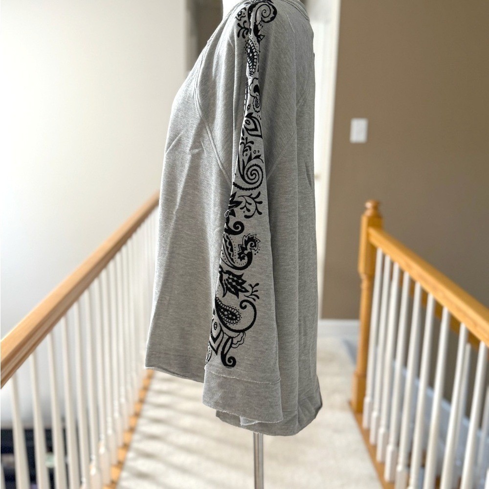 Seven7 French Terry Bell Sleeve Sweatshirt Heather Grey Paisley Graphic XL - Picture 8 of 10